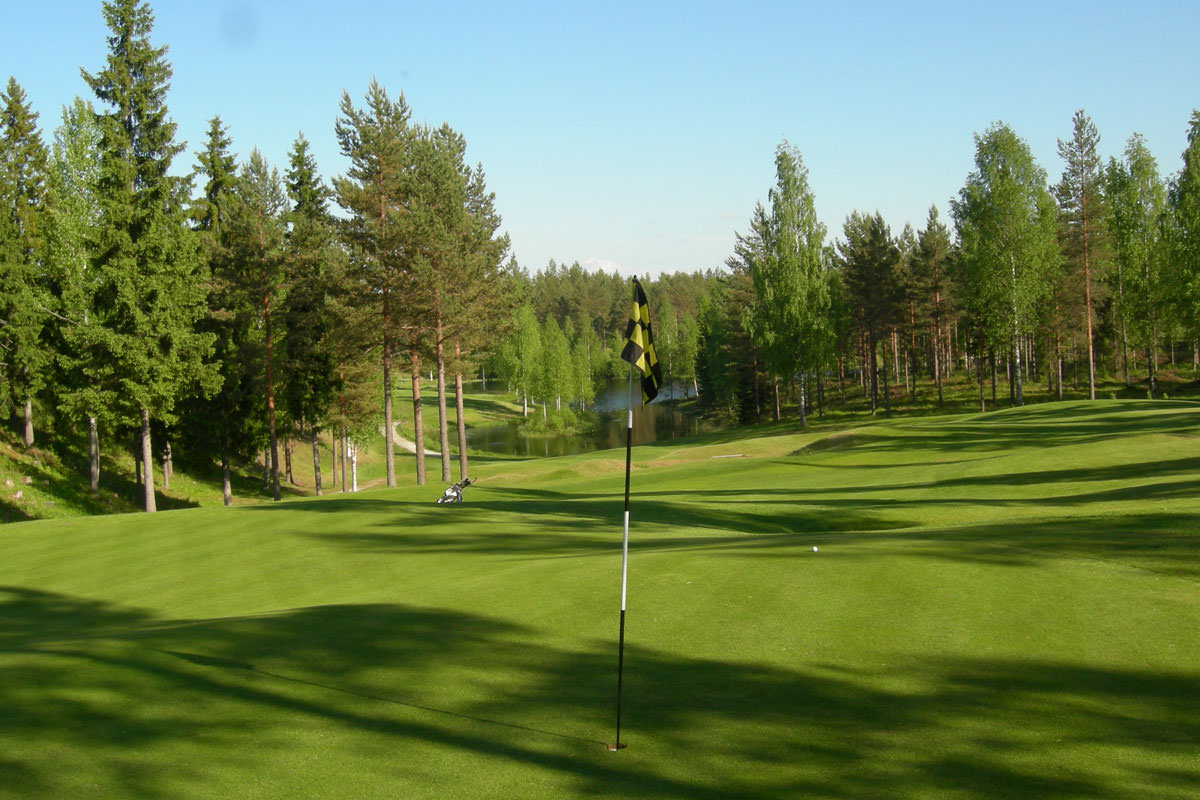 Kerigolf is within 15 min drive from the holiday village